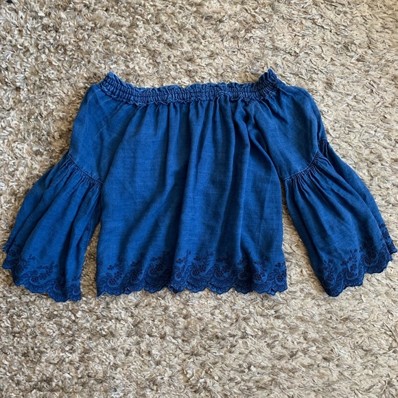 American Eagle Off the Shoulder Top - Picture 2 of 3